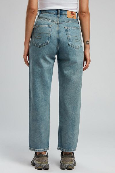 Lee Cooper بنطلون جينز للنساء من كلارا باللون الأزرق الفاتح