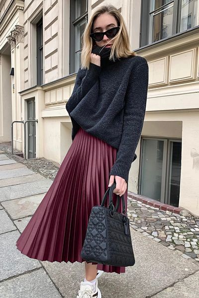 02Lady Fashion Women's Burgundy Pleated Skirt Combination – Casual and Stylish Style |   Autumn/Winter Fashion