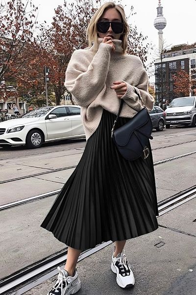02Lady Fashion Women's Black Pleated Skirt Combination – Casual and Stylish Style |   Autumn/Winter Fashion
