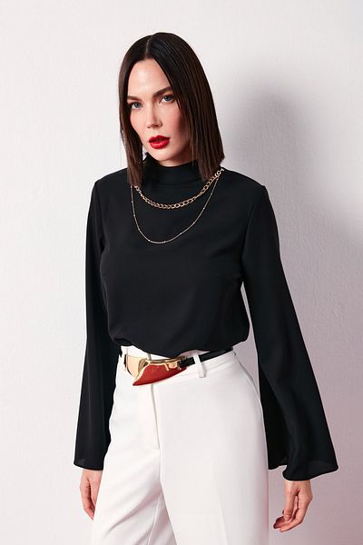 Sateen Черна блуза с испански ръкав - колие