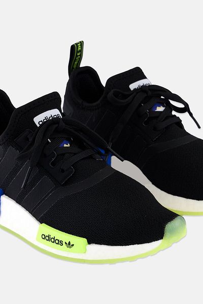 adidas حذاء تدريب Nmd_R1 برباط للأولاد الصغار، أسود