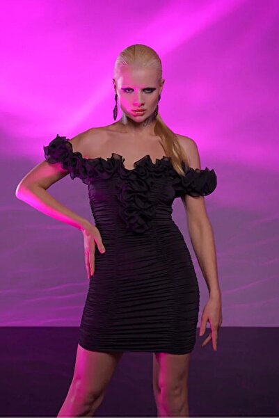 Gira Μίνι φόρεμα με μαύρο λουλούδι με λεπτομέρειες