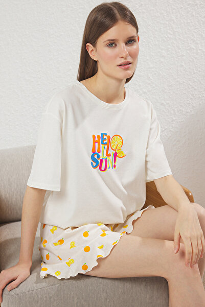 Trendyol Collection Γυναικείο Mini Me/Mom Girl Λευκό 100% βαμβακερό σορτς με μοτίβο φρούτων πλεκτό σετ πιτζάμα THMSS25PT00295