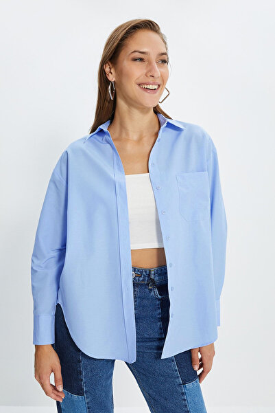 Trendyol Collection Kék egyzsebű barát/széles szabású pamut szőtt ing TWOAW20GO0115