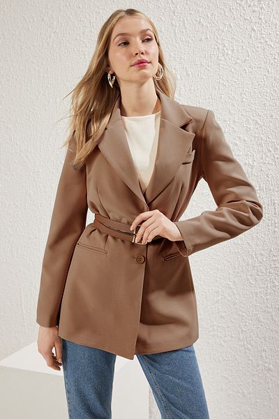 Trendyol Modest Hellbraune gewebte Jacke mit Doppelgürtel TCTSS25CK00001