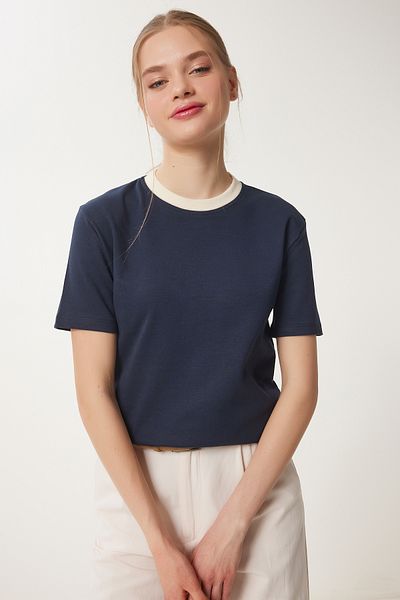 Happiness İstanbul Marineblaues Damen-T-Shirt aus kontrastfarbener Baumwolle CR00472