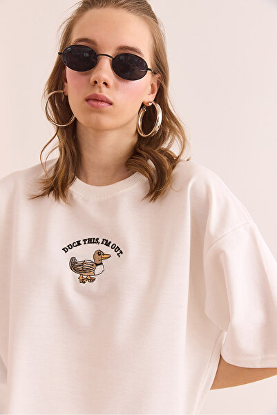 Olalook Γυναικείο μπλουζάκι με λευκό κέντημα με λεπτομέρεια άνετη εφαρμογή TSH- 19000840