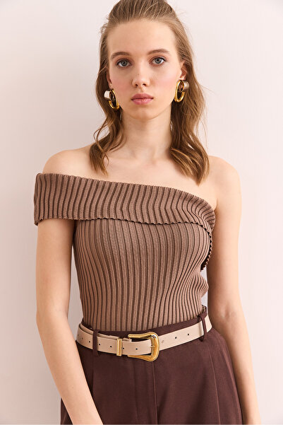 Olalook Дамска трикотажна блуза с детайли от норка с едно рамо BLZ-19002897