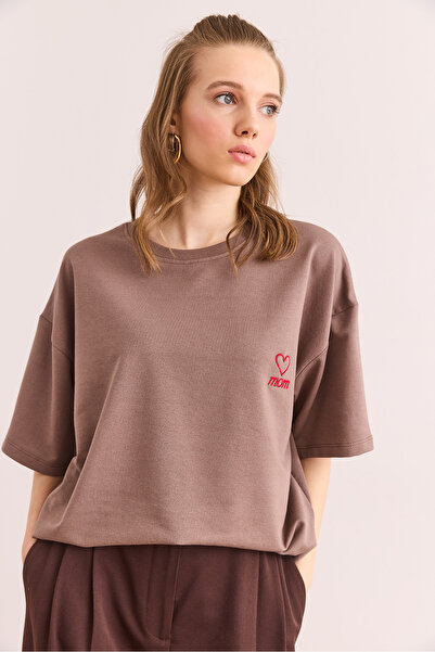 Olalook Γυναικείο μπλουζάκι Camel Mom με κέντημα με 2 νήματα Oversize TSH- 19000785