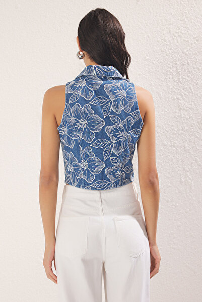 Trendyol Collection Guler cămașă Vestă de blugi cu imprimeu floral albastru - TWOSS25YE00075