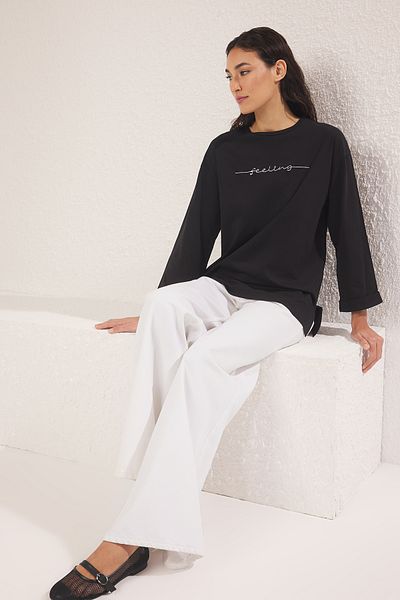 Trendyol Modest Černé jednobarevné pletené tričko s potiskem a textem