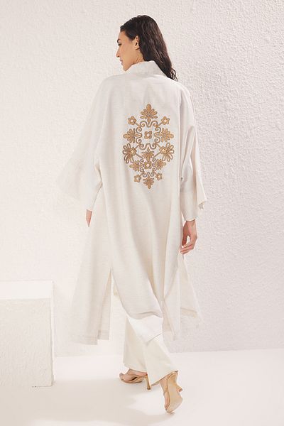 Trendyol Modest Beigefarbener, einfarbiger, gewebter Kimono-Kaftan in Leinenoptik mit Stickerei und detailliertem Detail TCTSS25KK00001