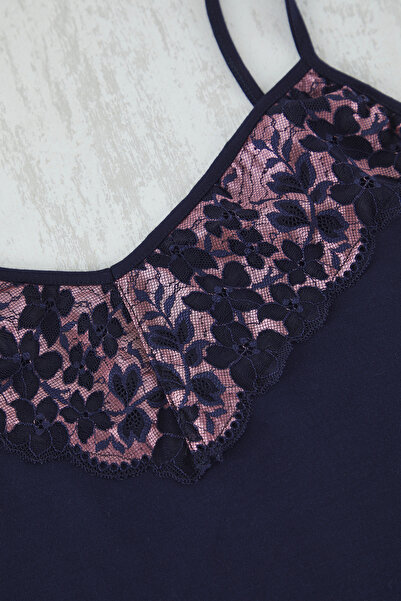 Trendyol Curve Sötétkék csipke hátlap viszkóz pizsama szett - TBBSS25AI00109