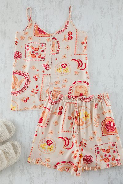 Trendyol Curve Rot-Mehrfarbiges Pyjama-Set aus Viskose mit Obst- und Blumenmuster TBBSS25AI00048