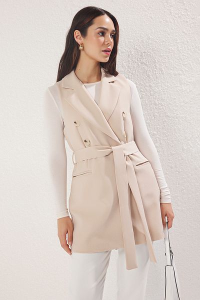 Trendyol Modest Beigefarbene, gewebte, gefütterte Weste mit Gürtel TCTSS23YL00029