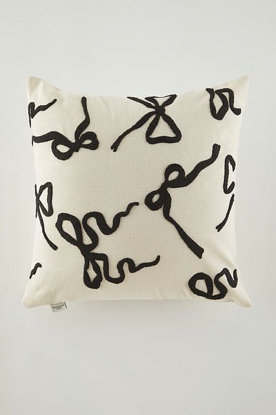 Trendyol Collection Povlak na polštář 45 x 45 cm - Detailní děrovač luku TPHSS25KKK00004