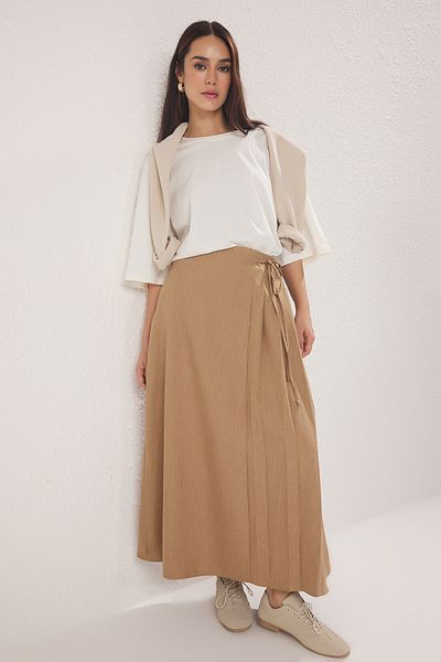 Trendyol Modest Kamelfarbener, gewebter Rock mit Paillettendetails TCTAW25EE00007