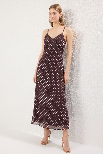 Trendyol Collection Кафява макси рокля с права кройка на точки и детайли от тъкана дантела TWOSS25EL00711