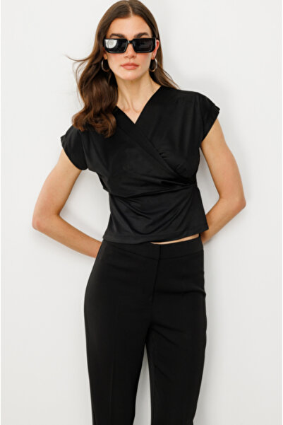 ON TRİKO بلوزة بياقة مزدوجة الصدر وأكمام قصيرة - أسود