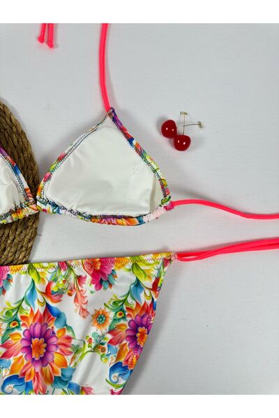 FUNELLA Κομψό γυναικείο μπικίνι με λευκό λουλουδάτο σχέδιο στο πλάι και στο λαιμό