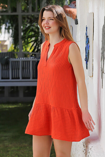 Chiccy Narcissi Hakim μυώδης λαιμόκοψη, ριγέ πλυμένη φούστα και casual υφαντό φόρεμα