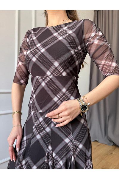 Size Özgü Кафява карирана рокля
