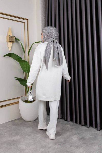 QUAWEAR Crew Neck Side Slit Floral Emblem Tunic and Trousers Double Set