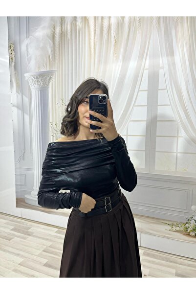BYB Madoona yaka siyah varaklı drapeli bluz