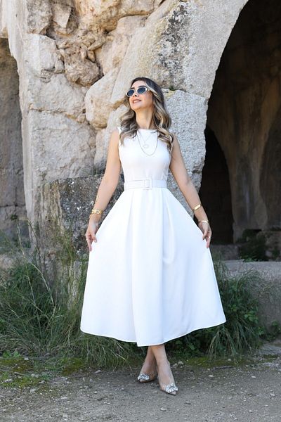 bytugcekaya Λευκό φόρεμα με γιακά και ζώνη