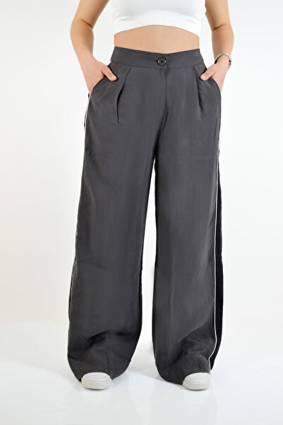 Nisan Yan Sa prugastim detaljima Široke nogavice pantalone