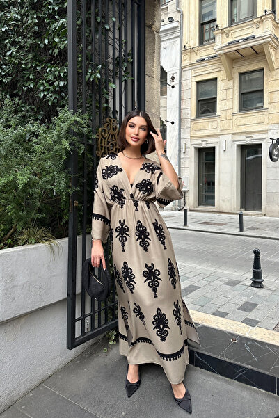 Mezka Φόρεμα με μακρυμάνικο κρεμ με έθνικ σχέδιο βισκόζης