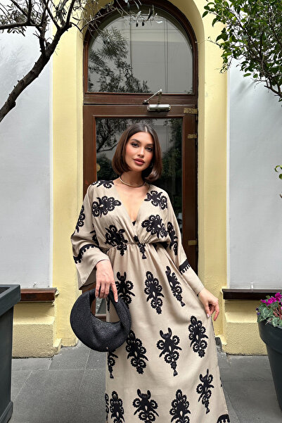 Mezka Φόρεμα με μακρυμάνικο κρεμ με έθνικ σχέδιο βισκόζης