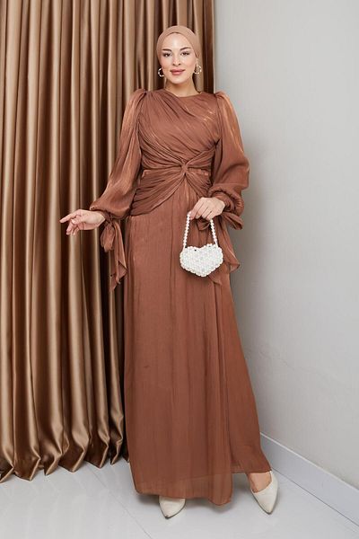 Olcay Yoryo-Hijab-Abendkleid aus Seide mit Fliege und Schleife, detailliertes Ärmelkragen-Krawattenkleid TABA 1224