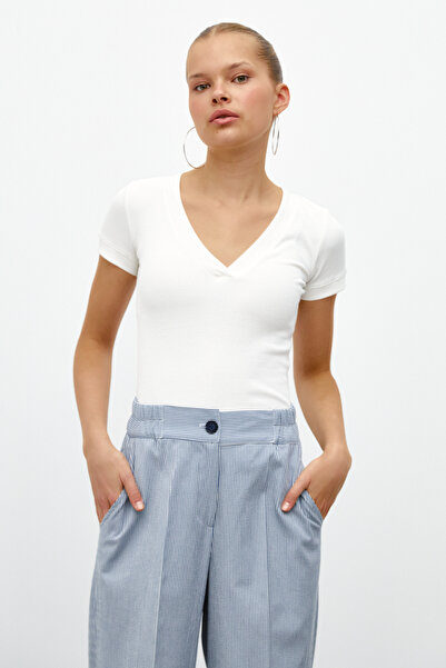 urban focus V neck t-shirt