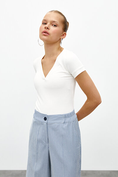 urban focus V neck t-shirt