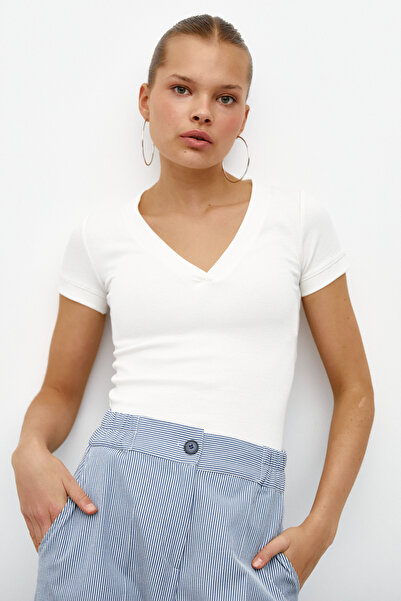 urban focus V neck t-shirt