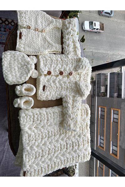 Alizee Hand Knitted Baby Gift Blanket Set