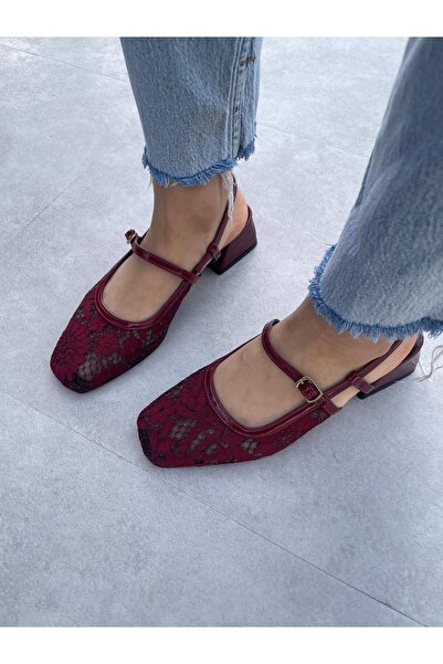 Elvinin Tarzı حذاء بكعب من قماش الدانتيل باللون العنابي من ريكس