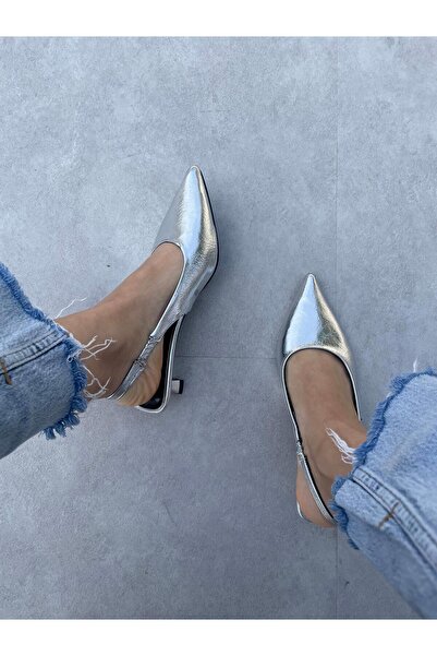 Elvinin Tarzı حذاء Ales من الجلد البلاتيني بكعب رفيع