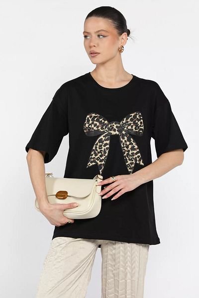 GÜLSELİ Tricou de damă cu decolteu rotund cu imprimeu cu panglică cu model leopard negru