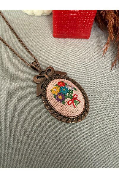 NAS fashion Kanaviçe Işlemeli Otantik Pembe Üzeri Çiçekli Kolye Zincir Boyu 60 Cm