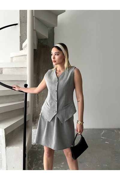 LE CARAMBOLE Women's Gray Vest Skirt Double Set