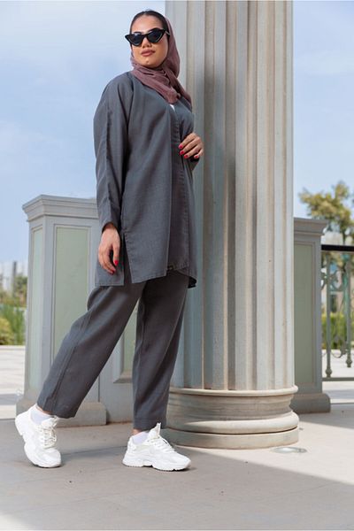 outline Gray veiled suit