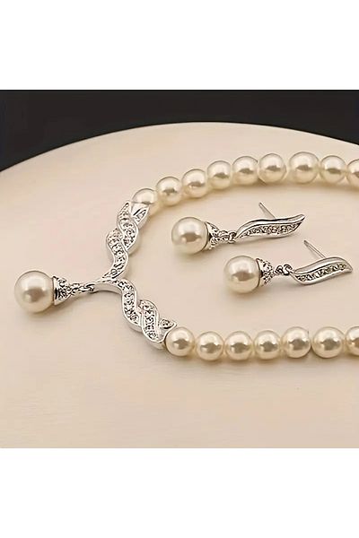 Monarque Elegant Pearl Detailed Necklace and Earring Set