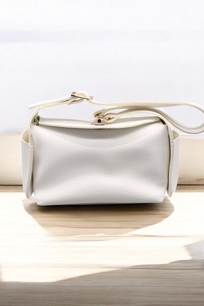 HFKY Γυναικεία λευκή τσάντα ώμου. Καλοκαιρινή τσάντα ώμου με δύο τσέπες