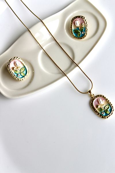Leo'Stone Vintage Pearl White Rose Motif 3D Painting Design Women's Steel Earrings