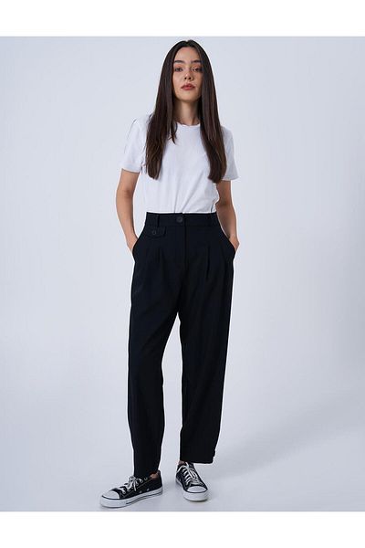 Kayra Buttoned Carrot Cut Trousers Black