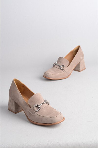 SEÇ KUNDURA SEÇ 142 HAKİKİ DERİ TOKALI  TOPUKLU KADIN AYAKKABI (Topuk Boyu:5,5 cm) VİZON SÜET