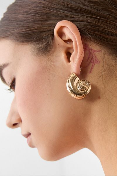 Stradivarius Metal seashell earrings