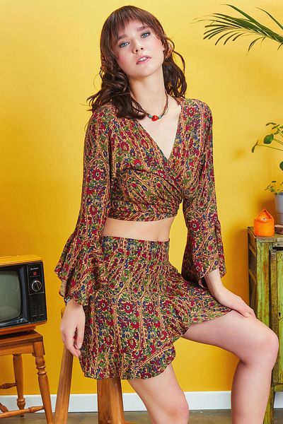 Los banditos Spanish Sleeve Crop Blouse
